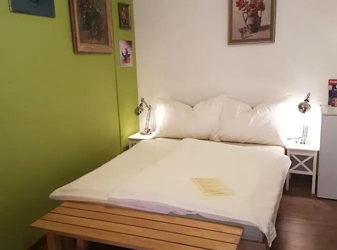 ベッド・アンド・ブレックファスト Garni Giacometti 2*